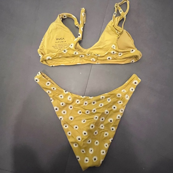Rvca bikini size small - Picture 2 of 3